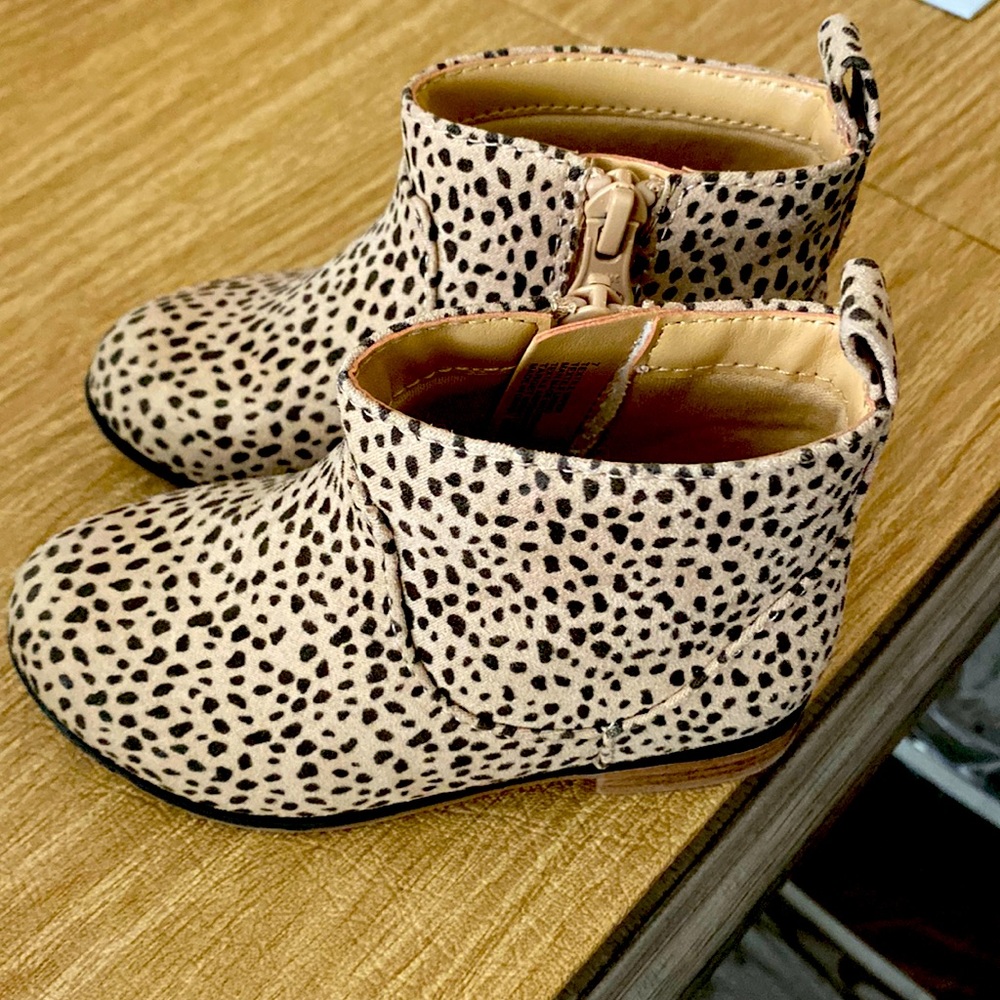 Size 7 toddler, leopard print, Cat & Jack